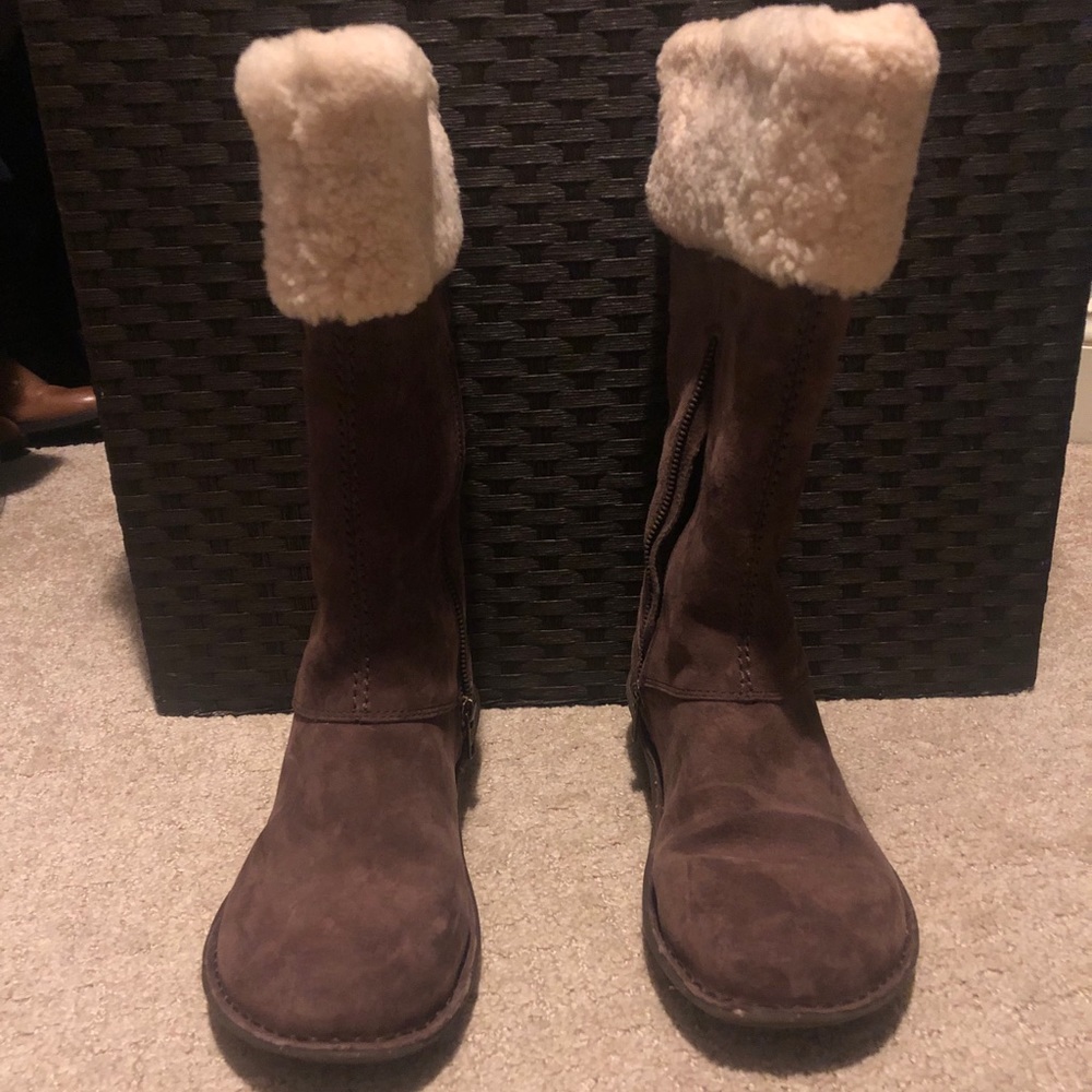 UGG Karyn Boot Espresso Size 9